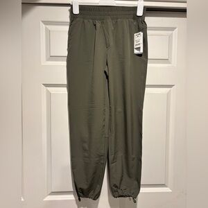 Lightweight pants